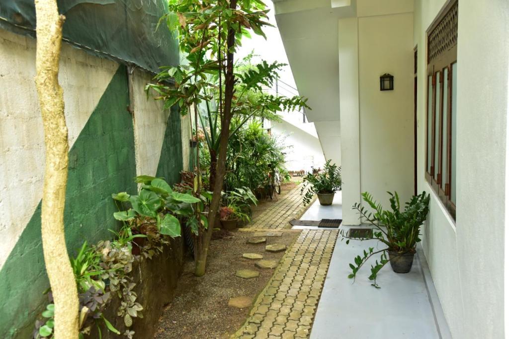 Relax Inn Hikkaduwa Exterior photo